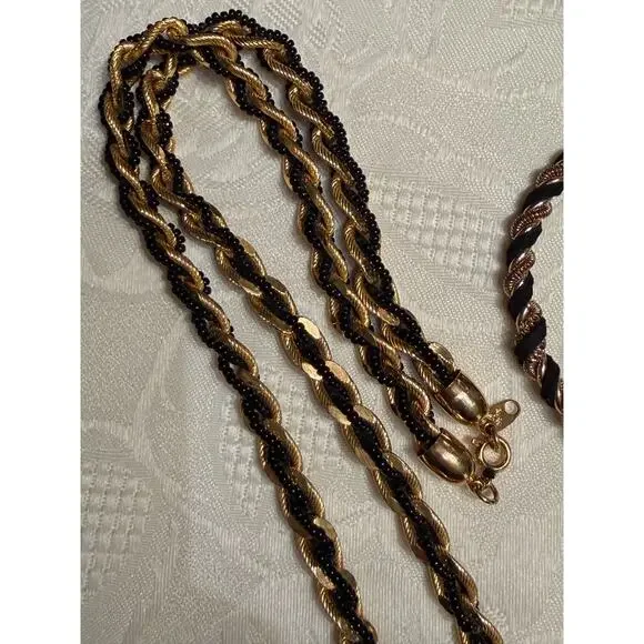 Vintage Trifari Necklace with Matching Bracelet and Earrings - Picture 4 of 6